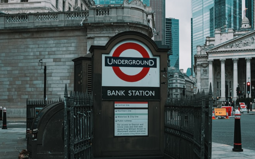 Photo of Phillip schofield bank of england